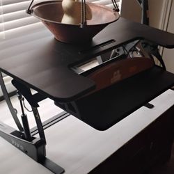 Raiseable Table top Work Desk