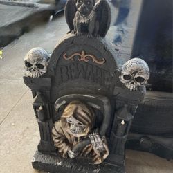 Heavy Halloween Statues Tall 34" Wide 21" Heavy