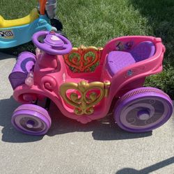 Disney Princess Enchanted Adventure Carriage Quad, 6-Volt Ride-On Toy by Kid Trax, ages 18-30 months, pink