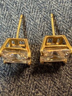 14k gold 2.77 grams Earings