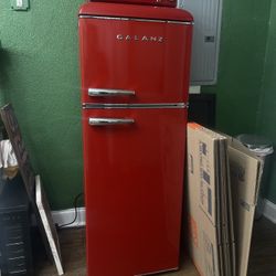 Vintage Fridge And Microwave 