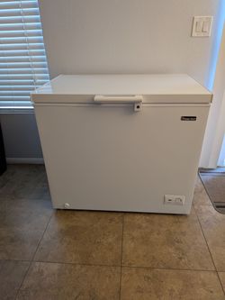 Freezer 8.7 Cu. Ft Magic chef