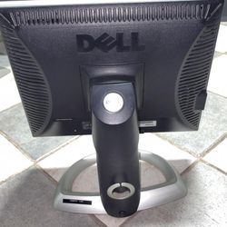 4 Dell Monitors 