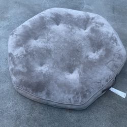 Round Plush Pet Bed Must Pick Up Today Or Tomorrow 