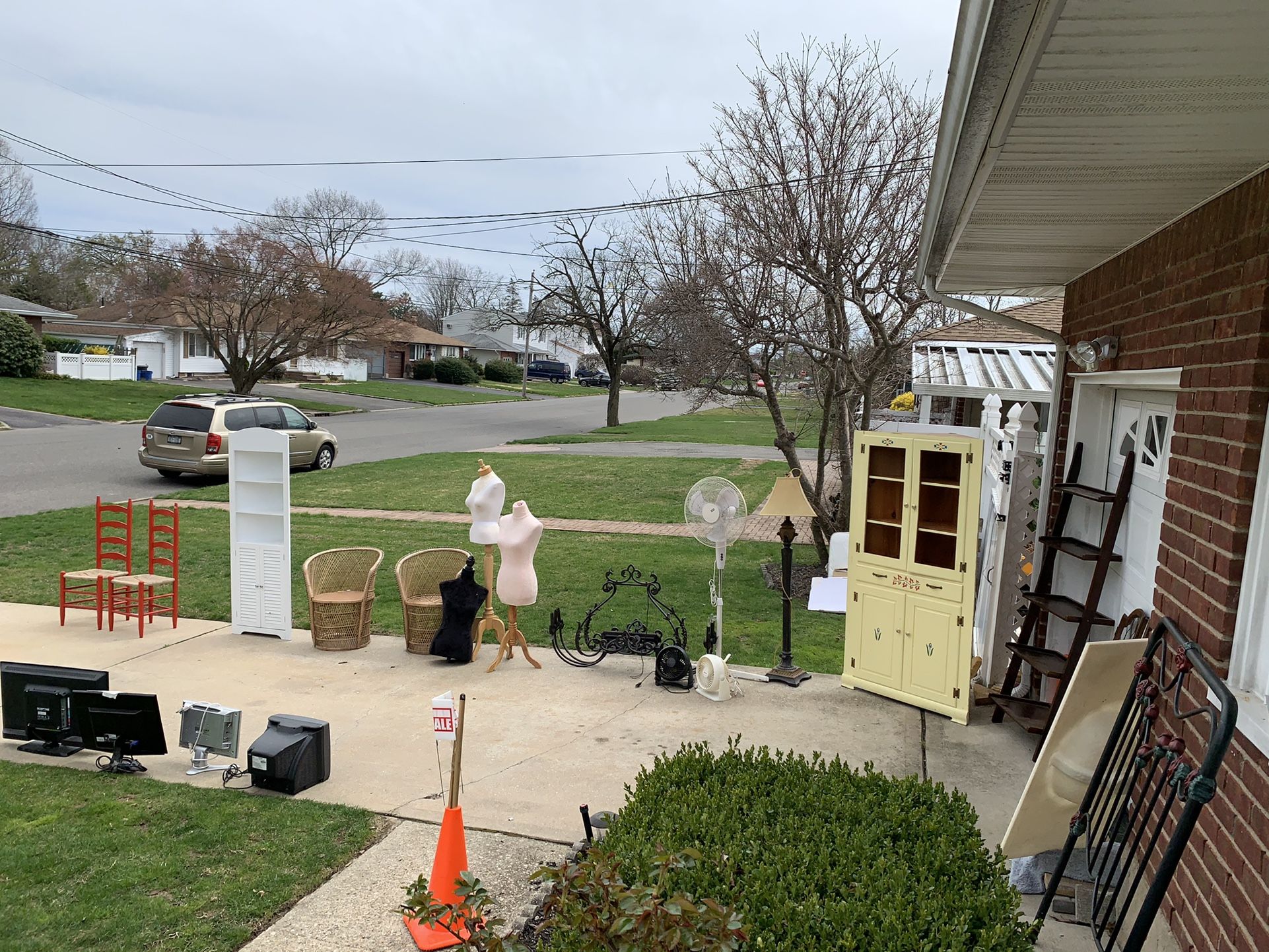 Garage Sale 134 West 9th St Deer Park