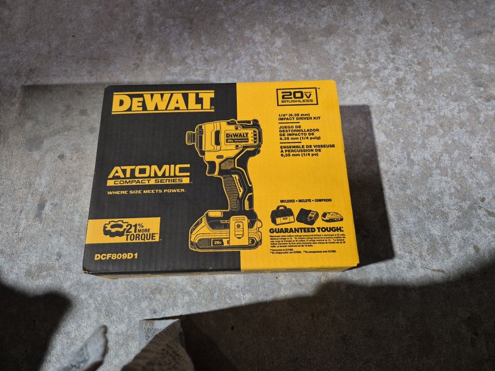 DeWalt Atomic Compact Series 20 Volt Impact Driver Kit With Bag Charger And Battery