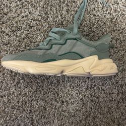 Adidas Ozweego Low Silver Green Sand Strata Women’s Athletic Shoes US6.5