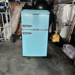 Mini fridge  (Galanz)