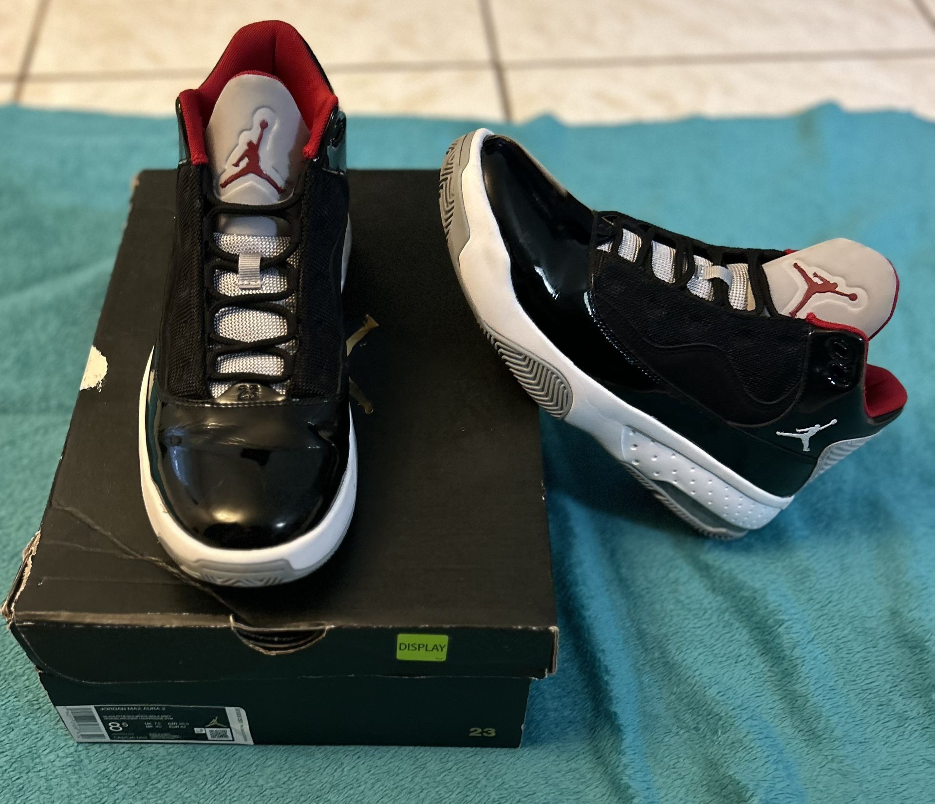 Women Nike Size 8