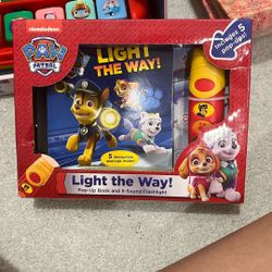 Paw Patrol: Play-A-Sound Book and 5-Sound Flashlight by PI Kids 