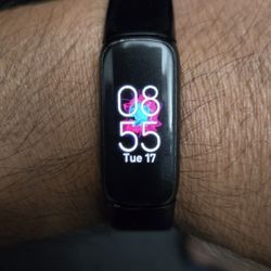 Watch - Fitbit Luxe Fitness Tracker