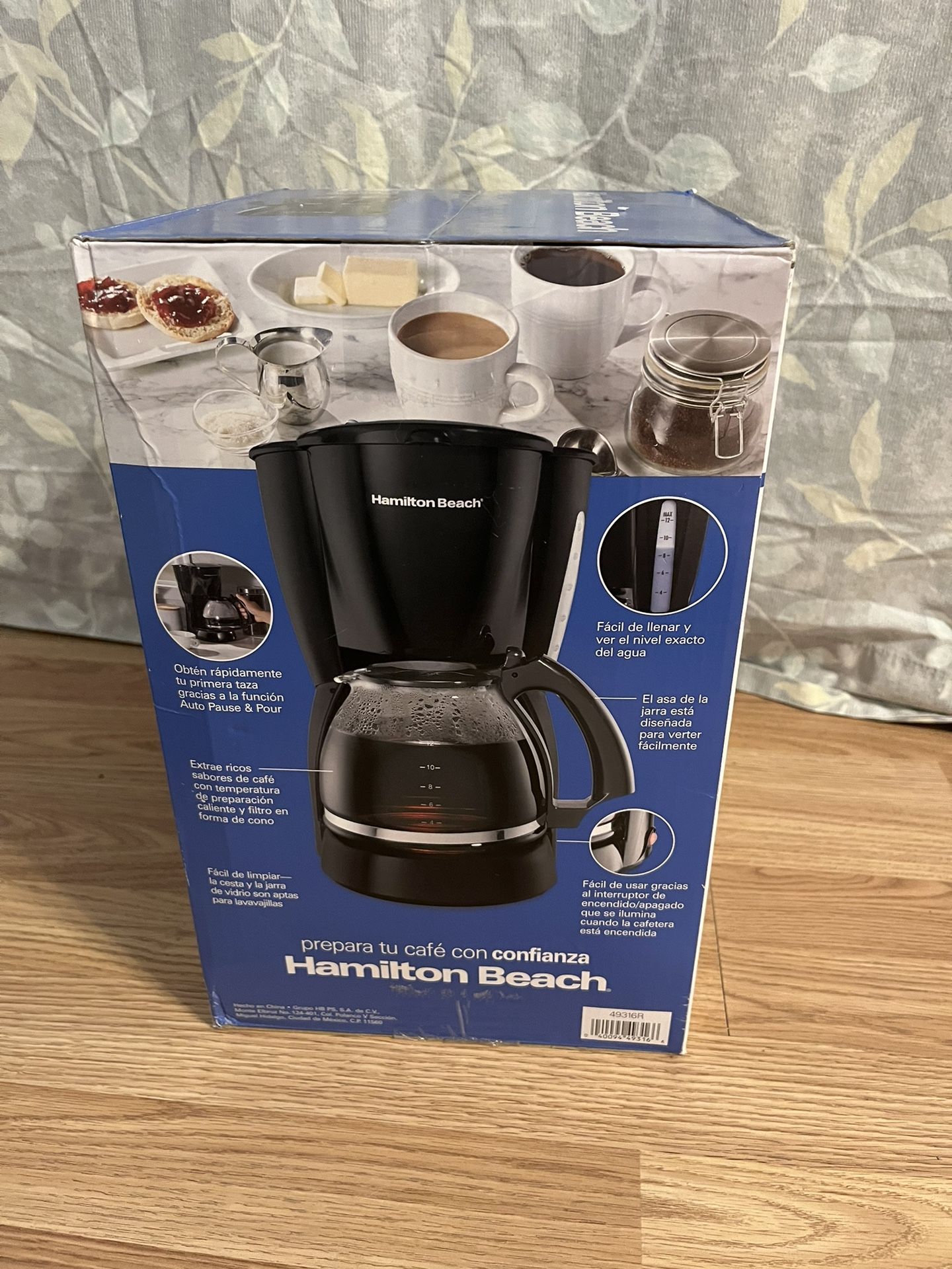 $18 CLEARANCE 💰💰. BRAND NEW FACTORY SEALED COFFEE MAKER. ☕️☕️. 12 CUP. EASY TO USE. SAVE 55% 💰💰. NOW ONLY $18🔥🔥