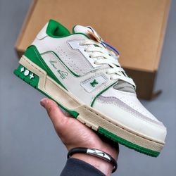 Fashionable Sneakers 