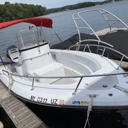 2001 triumph center console with Yamaha 150 out board