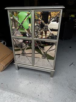 Free bar cabinet