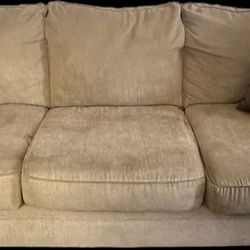 FREE DELIVERY SOFA AND LOVESEAT SET