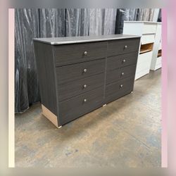 8 drawers dresser/ Eight drawers dresser