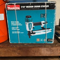 Makita   7/16 Medium Crown Stapler