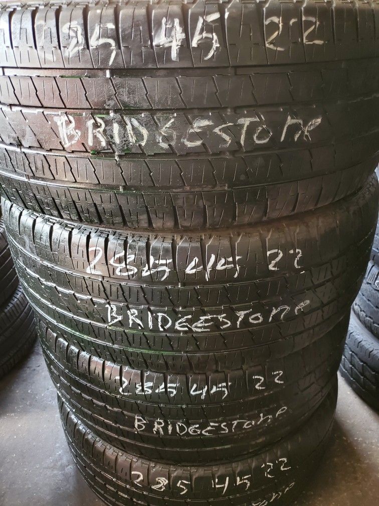 4 Used Tires 285 45 22 BRIDGESTONE