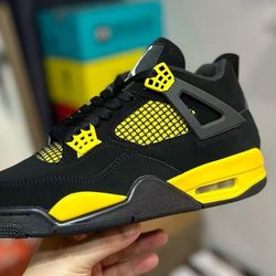 Retro version of "Thunder Black and Yellow" retro-style basketball casual sports shoes