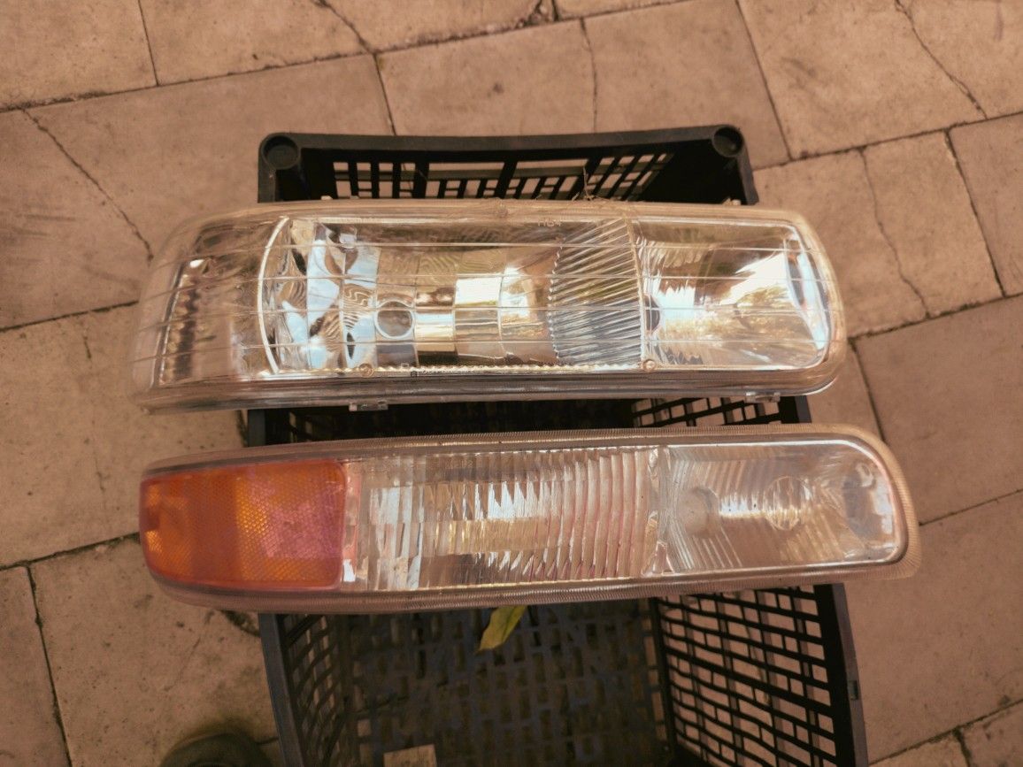 Headlight And Signal Light For Chevy Silverado