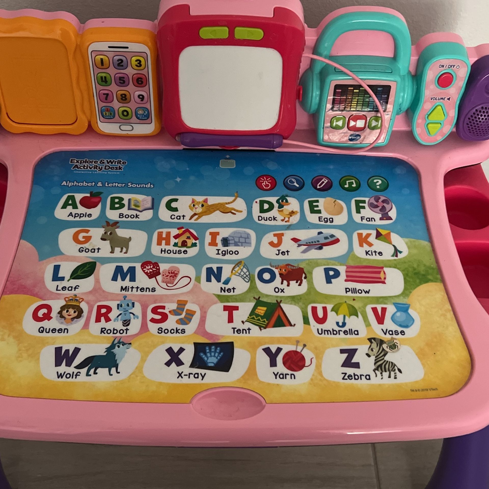 Vrtech Explore And Learn Activity Desk
