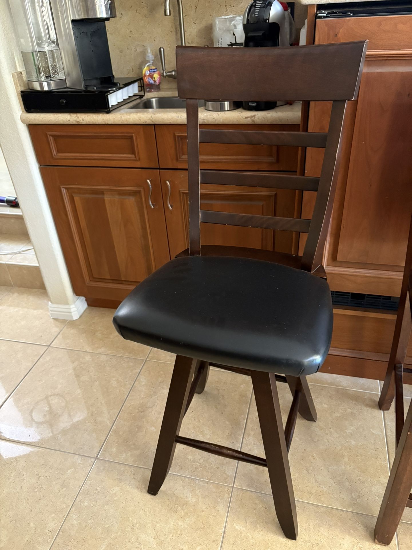 Swivel counter stools (4)