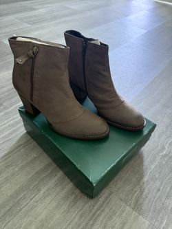 Paul Green //Women // Brand New // Brown Booties Size 37 (6.5 To 7 US)