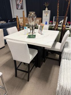 Gorgeous dining set! 😍❤️👋 easy financing!
