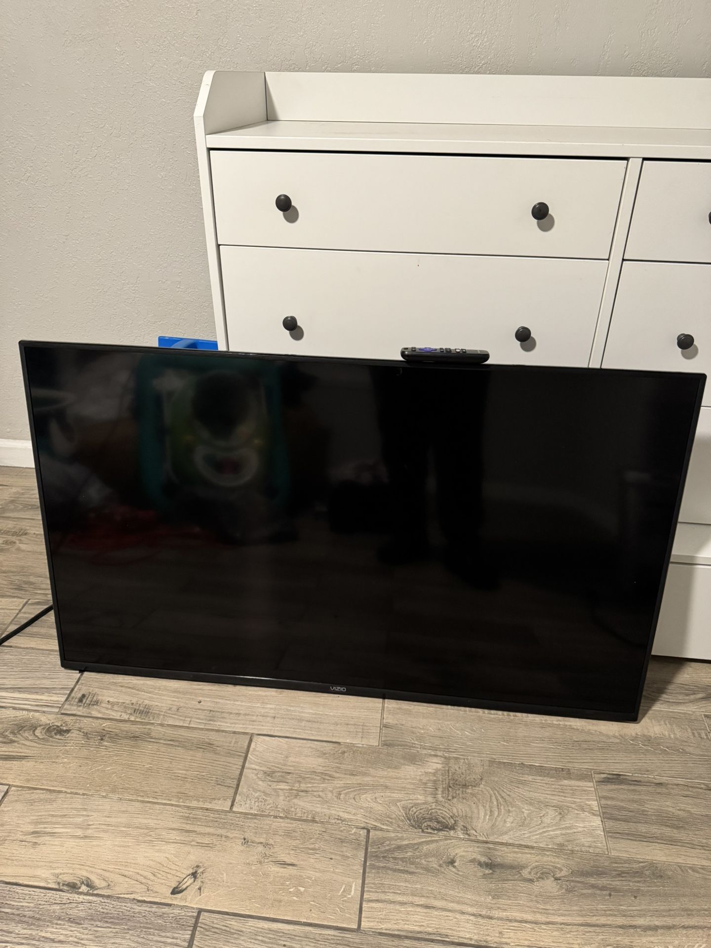 55 Inch TV With Fire TV And Mount