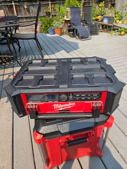 Milwaukee packout radio