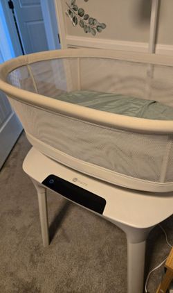 MaMaRoo Smart Bassinet with upgraded mattress