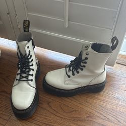 Doc Martens Jadon Platform Boots - Size 5/6 (US L) - White