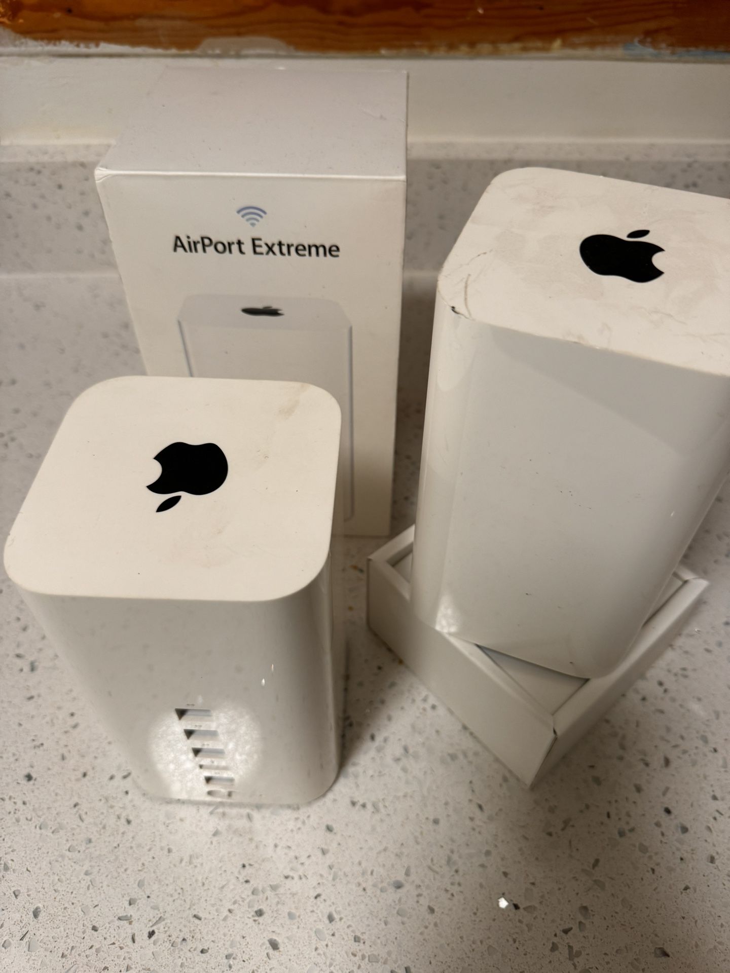 2 Apple AirPort Extreme 802.11ac