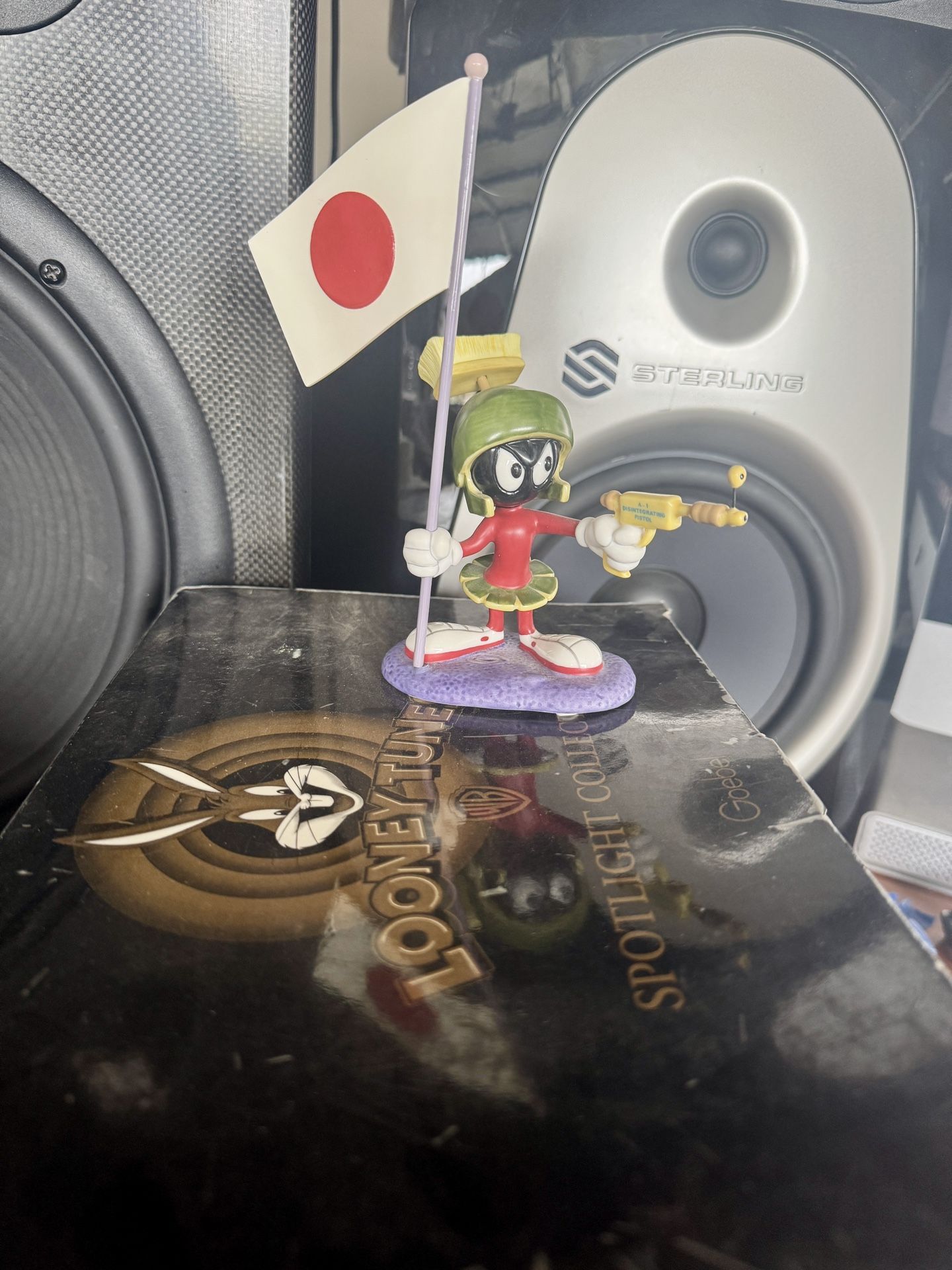 Signed Limited Edition Looney Tunes Collectables