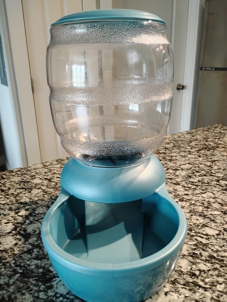 1 Gallon Pet Water Dispenser Station – Automatic Gravity Waterer for Dogs and Ca