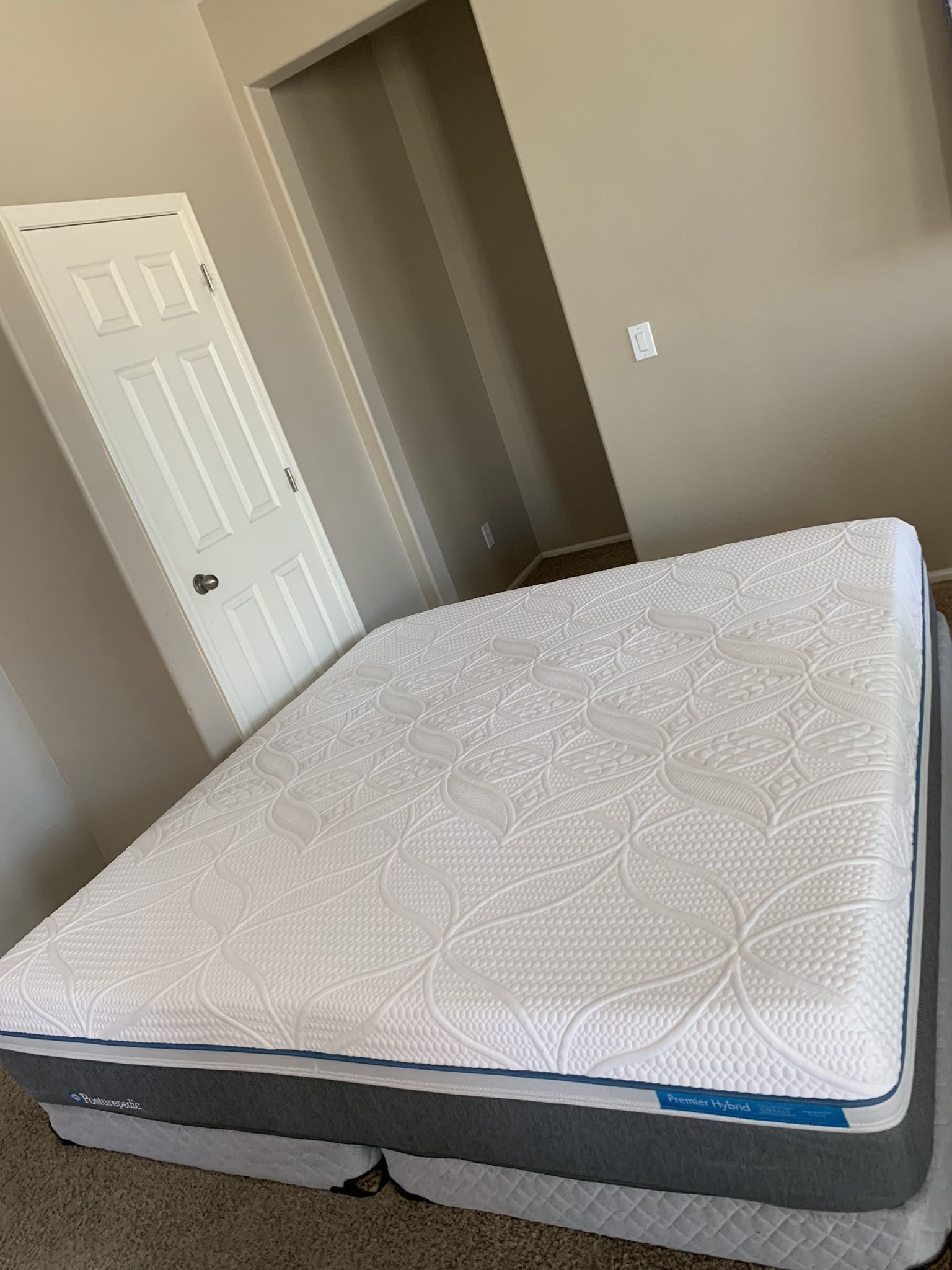 KING SEALY POSTUREPEDIC MATTRESS AND FREE BOX SPRINGS