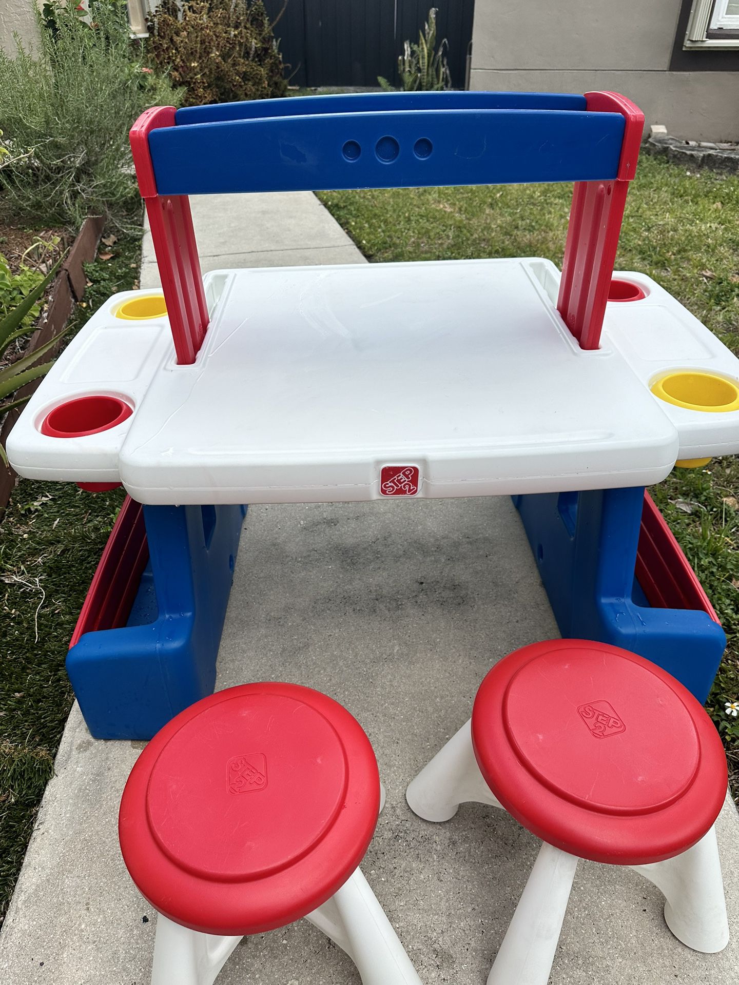 Creative Projects Table-kids Desk  2 Stools 