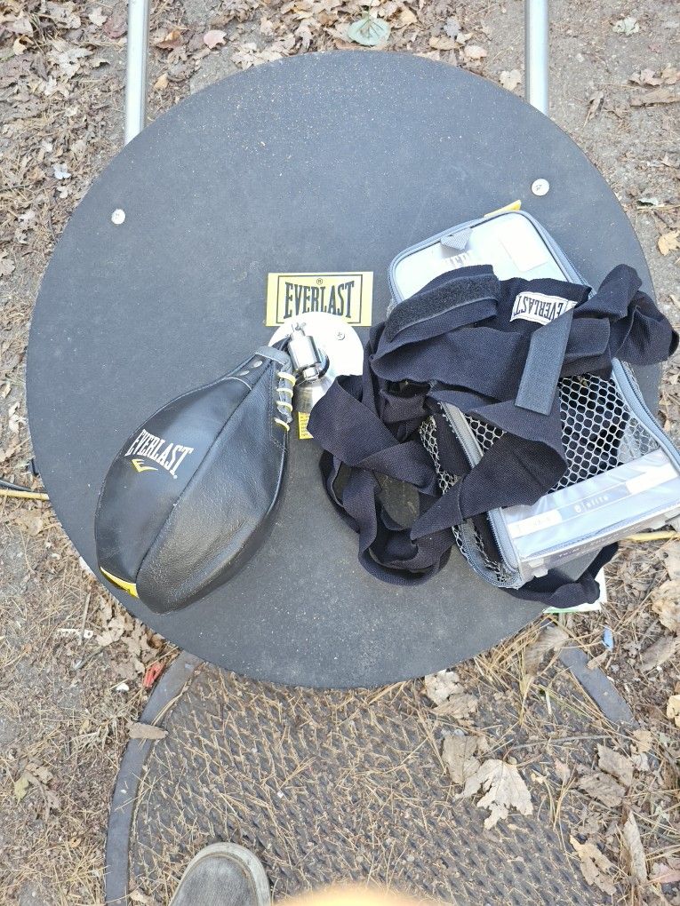 Price Is Firm.. Everlast Feed Bag With Hand Wraps