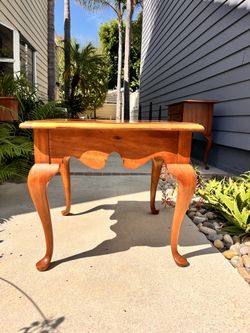 Glossy Finish Solid Oak End Table