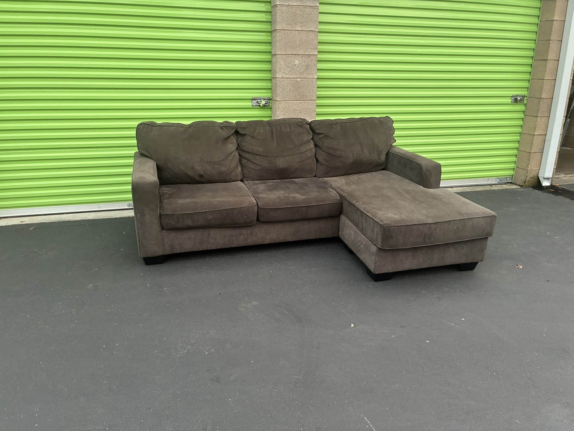 ✨ Cozy Brown Sectional w/ Chaise — Comfortable & Affordable!