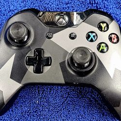 Xbox One Camouflage Controller  Thumbsticks Very Good Condition!