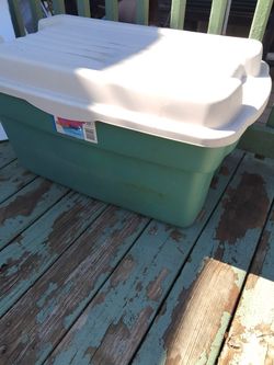 Rubbermaid Bins