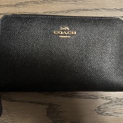 New COACH Medium ID Zip Wallet
