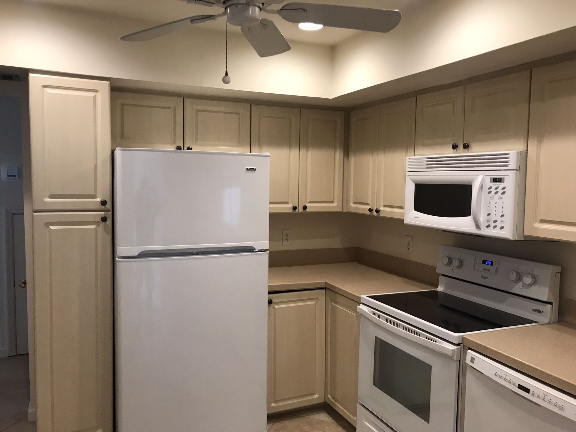 Full kitchen fridge, MW, Range,dishwasher all functional
