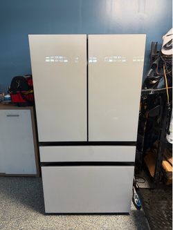 Samsung RF29BB860012 36" Bespoke 4-Door French Door Refrigerator with Beverage Center - White Glass