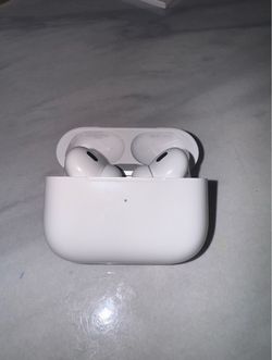 Apple AirPods Pro 3 with Charging Case