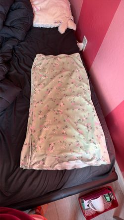 New women’s medium skirt