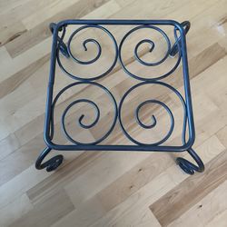 Plant pot stand 