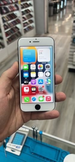 iPhone 7 32Gb *T-Mobile Locked* + * With Warranty* + *With Charger*